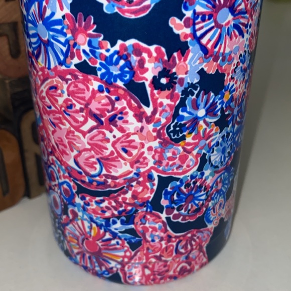 🆕LILLY PULITZER ‘Hide Tide’ Insulated Can Tumbler in Turtle Amazement Print - Picture 8 of 8